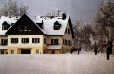Das Tourismuszentrum im winterlichen Erzgebirge